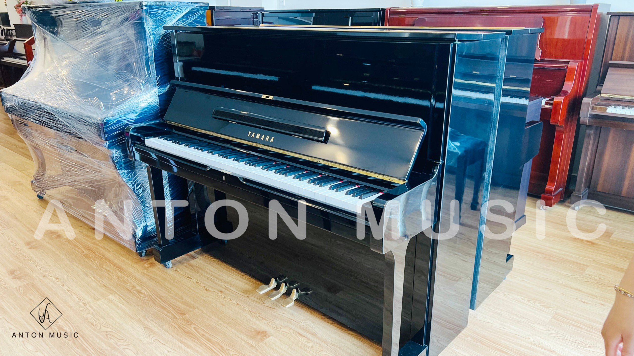 Đàn piano Yamaha U1G đen bóng