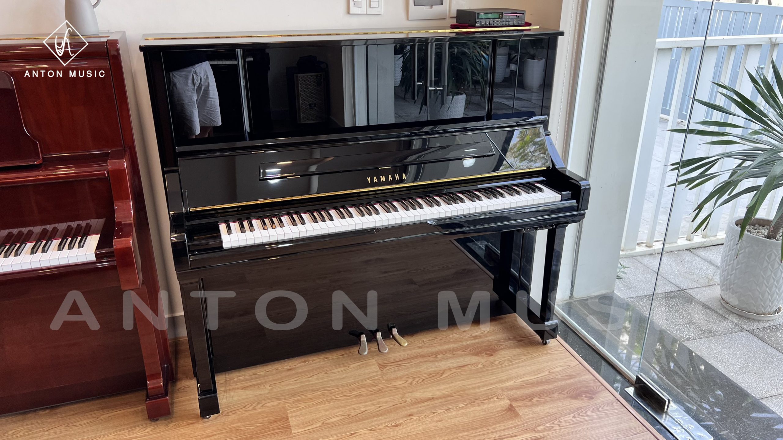 Piano cơ Yamaha YU30 SEB