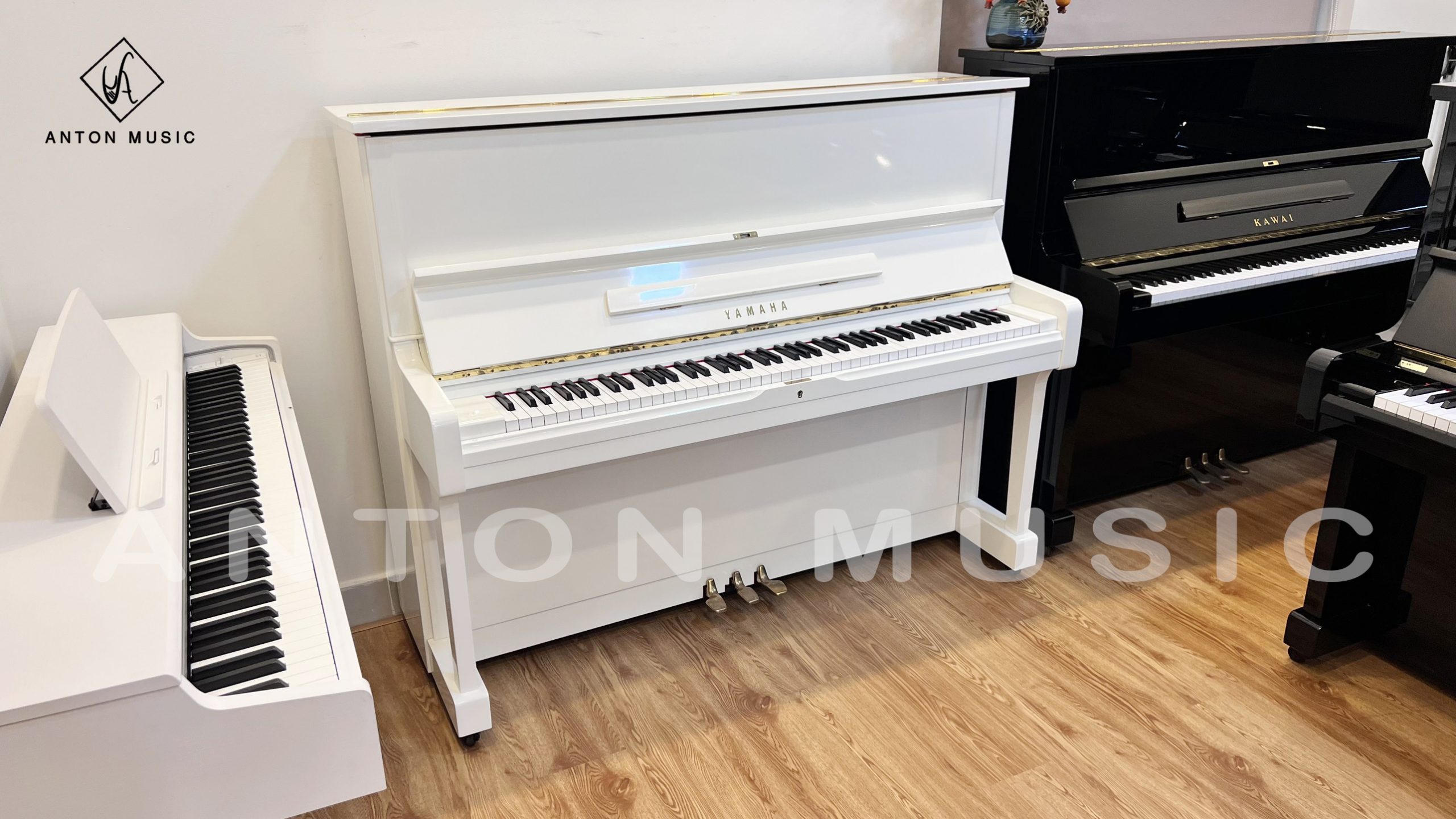 Đàn piano Yamaha U1H màu trắng