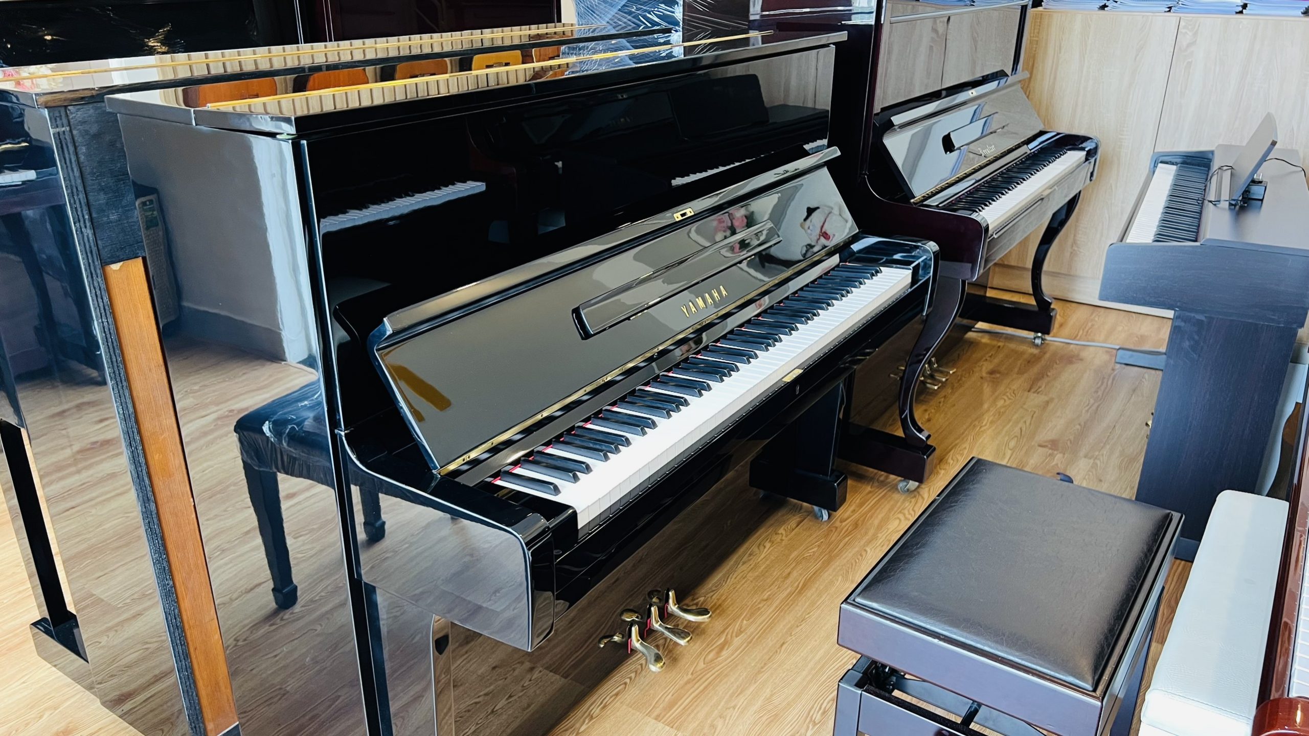 Đàn piano Yamaha U1E 