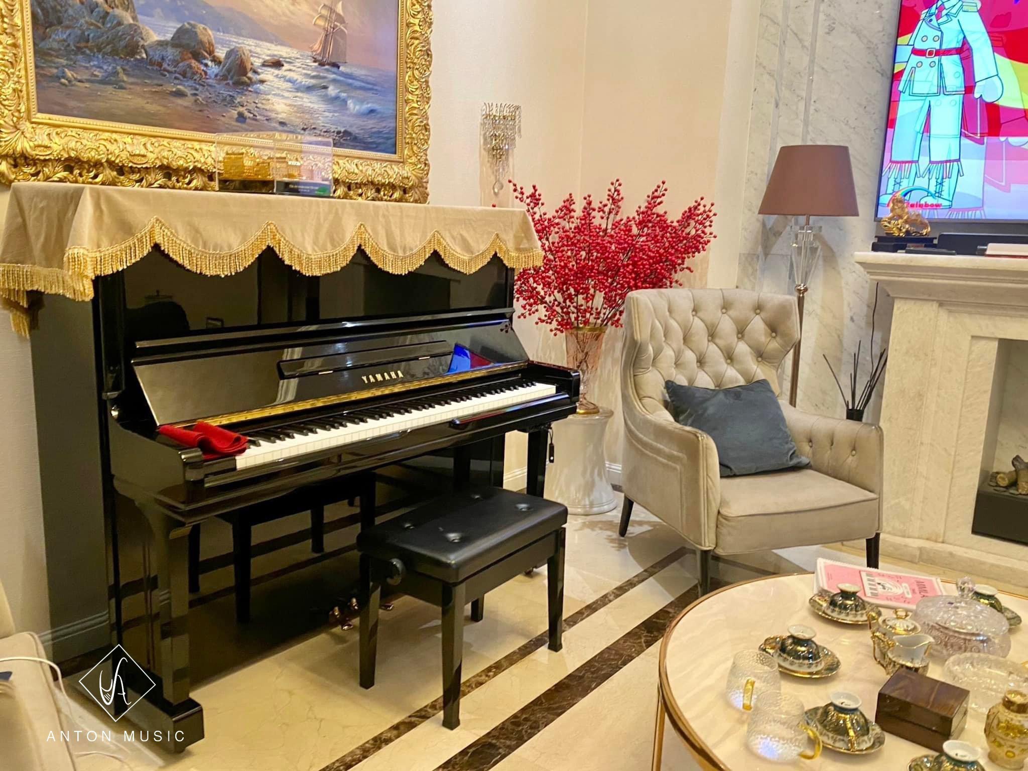 Đàn piano cơ U3H tại nhà khách