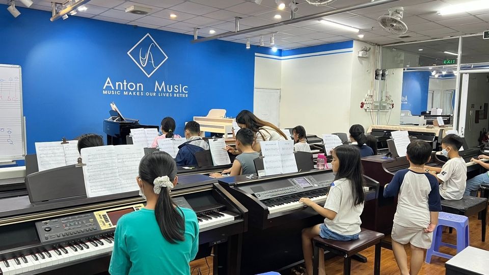 Thầy cô ở Anton Music không chỉ là giáo viên mà còn là người bạn đồng hành của các bé